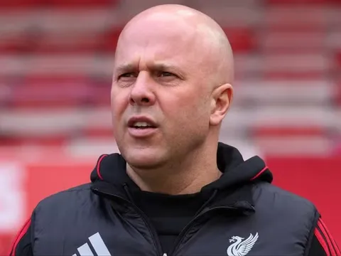 Merson dự đoán Slot rời Liverpool tới Tottenham