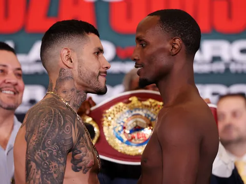 Arnold Barboza Jr: Canh bạc ở hạng cân mới và thử thách từ Kenneth Sims Jr