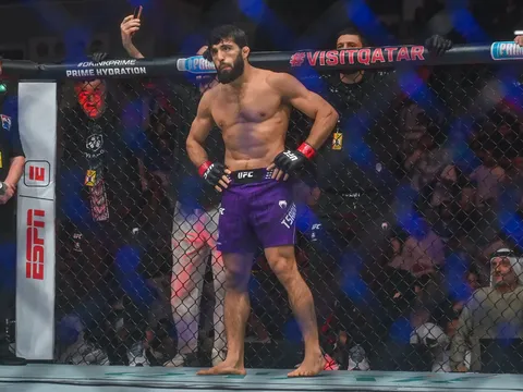 Eddie Hearn: 'Tom Aspinall sẽ kiếm tiền từ quảng cáo còn nhiều hơn cả một trận đấu ở UFC'