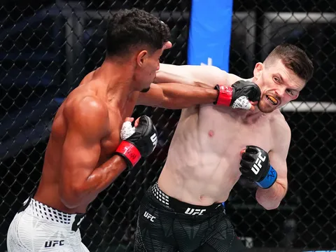 Marwan Rahiki bẻ gãy quai hàm đối thủ, giành chiến thắng TKO trong màn ra mắt UFC