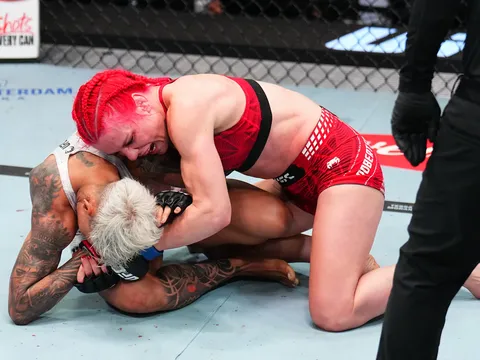Gillian Robertson bản lĩnh lật ngược thế cờ, dùng địa chiến khuất phục Amanda Lemos