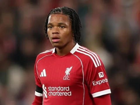 Sao trẻ Rio Ngumoha lập kỷ lục rê bóng trước Tottenham