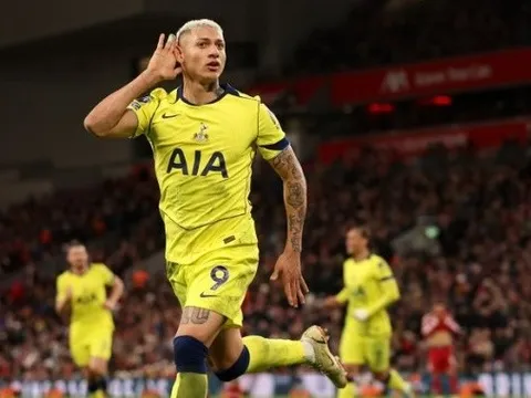 Richarlison gỡ hòa phút 90, Liverpool lỡ cơ hội vào top 4