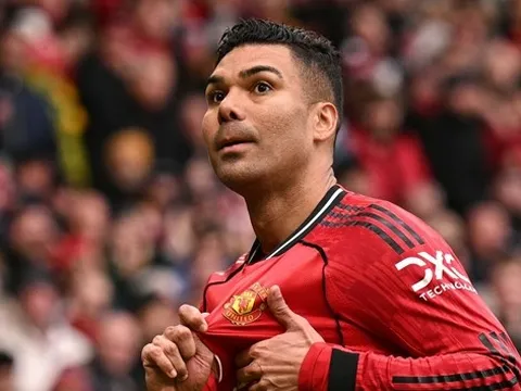 Casemiro là mỏ neo vàng giúp Man Utd hạ Aston Villa