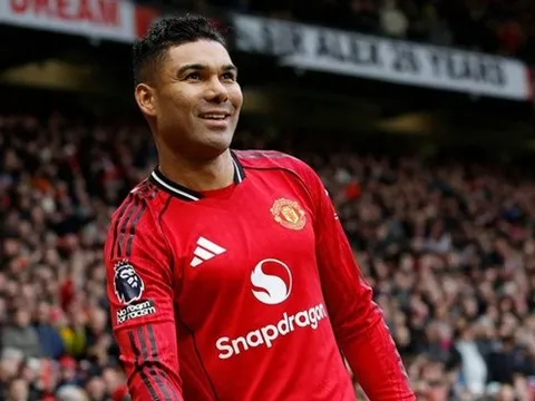 HLV Carrick dập tắt hy vọng giữ chân Casemiro của fan MU