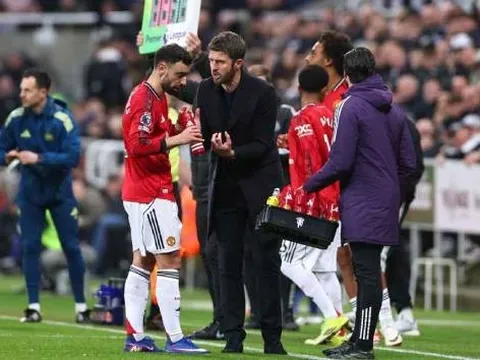 Thắng Aston Villa, Carrick đòi MU giữ chặt kỷ lục gia Bruno
