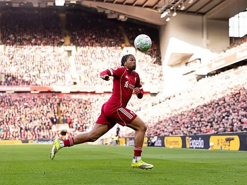 Rio Ngumoha thắp sáng đêm buồn của Liverpool trước Tottenham