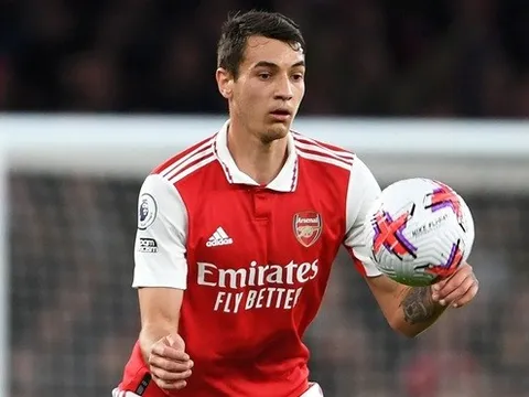 Vụ Kiwior tố cáo nghệ thuật bán người kém của Arsenal