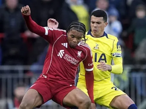 Các huyền thoại bóng đá Anh phát sốt vì Rio Ngumoha