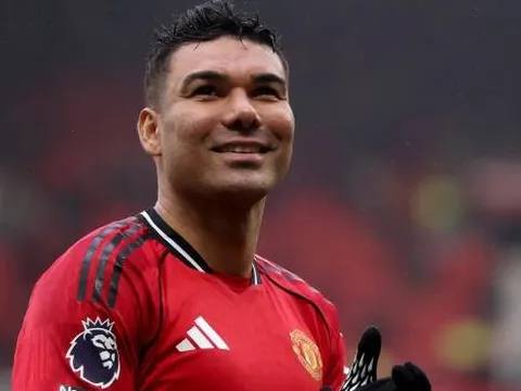 Thừa nhận sai lầm, Rooney giục MU giữ Casemiro
