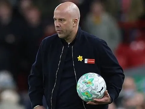 Thái độ rệu rã và Slot-ball bế tắc đang tàn phá Liverpool