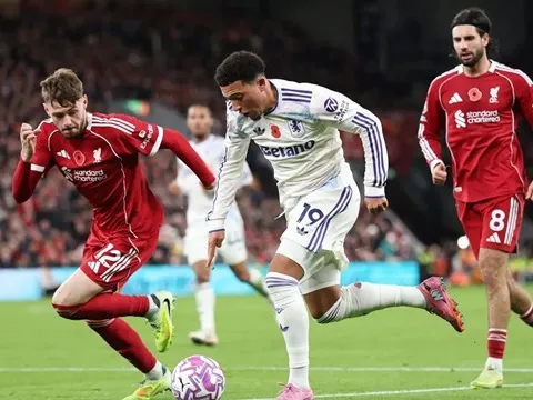 Gary Neville bảo lưu dự đoán Liverpool dự Champions League