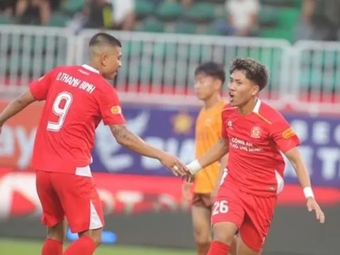 HLV Kim Sang-sik tận mắt xem giò Việt kiều 19 tuổi