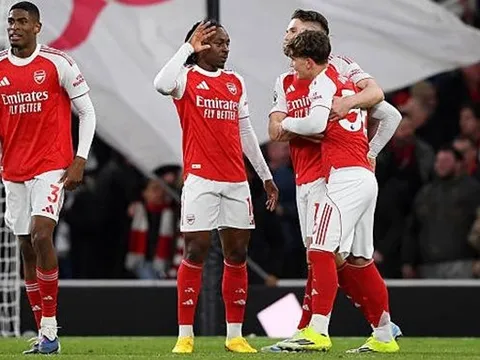 Arsenal rũ bỏ ám ảnh 22 năm để vô địch Ngoại hạng Anh
