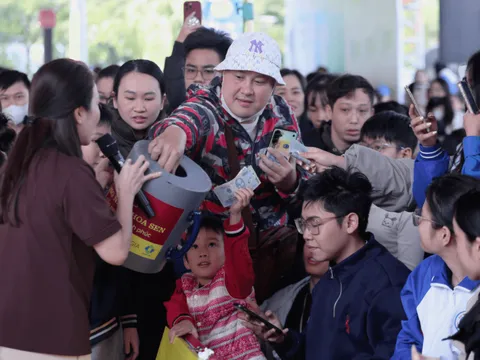 Cô bé lớp 10 mất cha sớm, thay mẹ quán xuyến việc nhà khiến MC Thanh Thảo xúc động