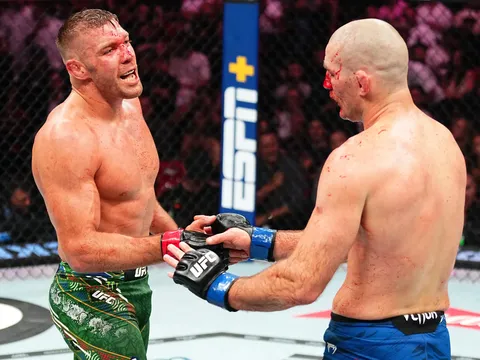 Cựu vương Du Plessis: Đừng vội gạch tên Sean Strickland trong cuộc đối đầu với 'Sói xám' Chimaev