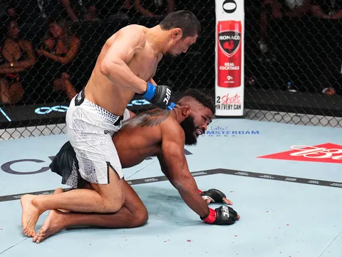 Chris Curtis cay đắng sau thất bại: 'Thật khó để đấu với một kẻ không muốn giao chiến'