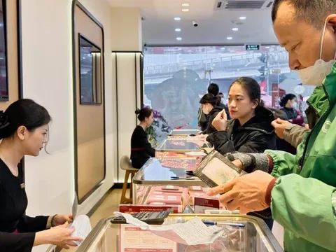 Giá vàng hôm nay 16/3: Vàng nhẫn bất ngờ tụt dốc, rời mốc 180 triệu đồng/lượng