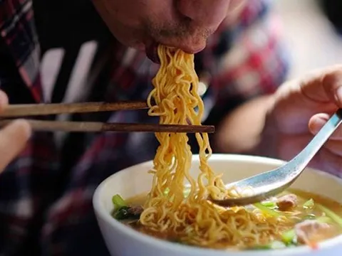 Ăn mỳ tôm buổi sáng cứ thêm là 1 thứ, vừa ngon vừa bổ gấp đôi