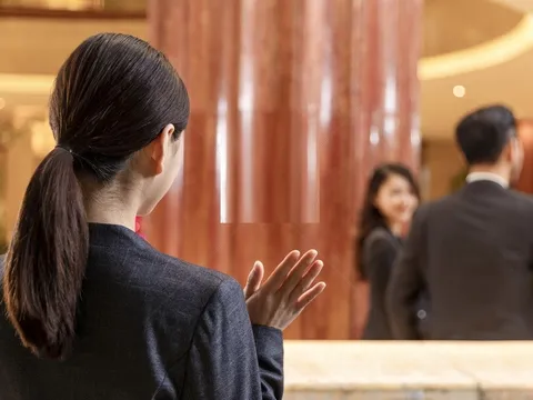 Lễ tân khách sạn phải báo "hết phòng" khi thấy cặp đôi tới hỏi vào đêm khuya: Lý do là gì?