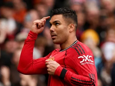 Leny Yoro thừa nhận dàn sao Man Utd muốn Casemiro ở lại
