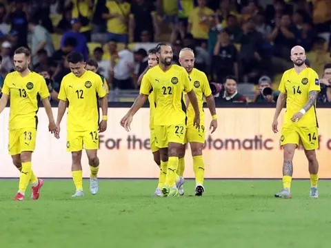 CĐV mỉa mai AFC tìm cách lách luật cứu Malaysia