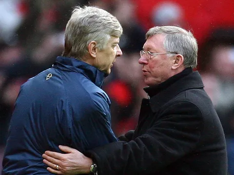 Cách Sir Alex bẻ gãy mật mã chiến thuật của Wenger