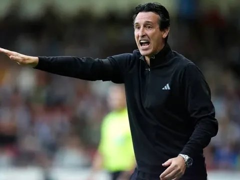 Gary Neville khuyên Man Utd giữ Michael Carrick thay vì Unai Emery