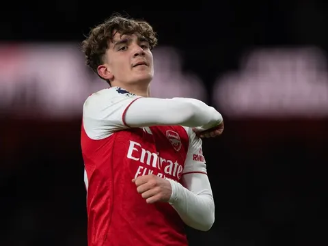 Arsenal gác Man City 9 điểm, bố Max Dowman mỉa mai HLV cũ