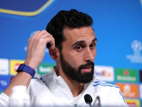 HLV Arbeloa khen Mbappe xuất sắc nhất thế giới