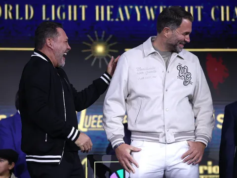 Oscar De La Hoya: 'Eddie Hearn sẽ đánh bại Dana White', chĩa mũi dùi vào mô hình kinh doanh của UFC
