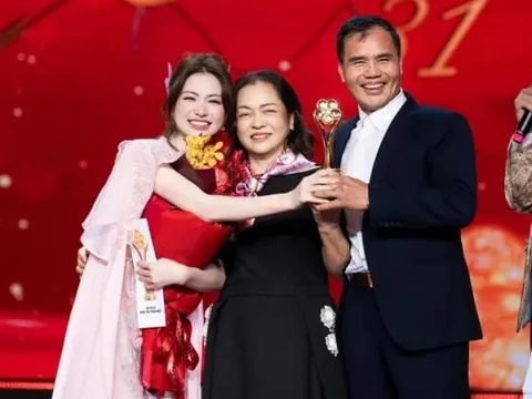 Hòa Minzy từng bật khóc vì bố ruột dạy dỗ trên sóng truyền hình