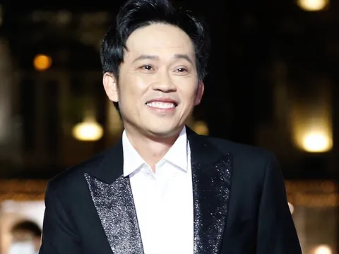 Nghệ sĩ Hoài Linh bị bắt gặp xuất hiện một mình ở bệnh viện