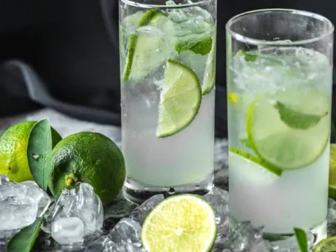 Sáng ngủ dậy uống nước lọc chưa chắc tốt: 5 loại nước bổ ngang nhân sâm, tổ yến