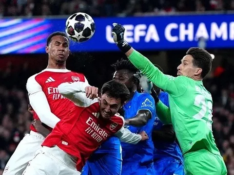 Người hùng cô độc Blaswich ngẩng cao đầu rời Emirates