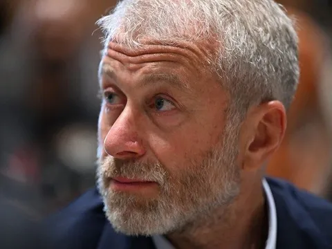 Anh dọa kiện Abramovich vụ 2,35 tỷ bảng tiền bán Chelsea