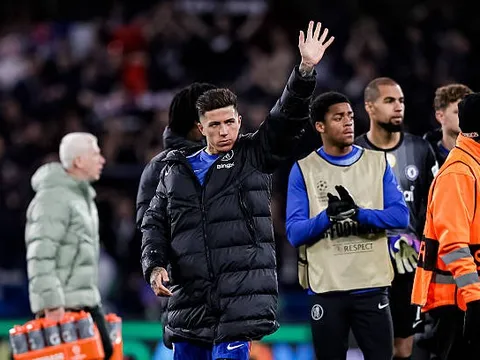 Có gì trớ trêu hơn việc Enzo Fernandez bỏ Chelsea để gia nhập PSG?