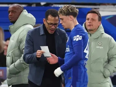 Leboeuf chê HLV Chelsea đã mất trí