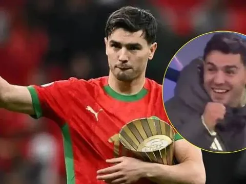 Thoát mác tội đồ, Diaz ăn mừng khi Senegal bị tước cúp