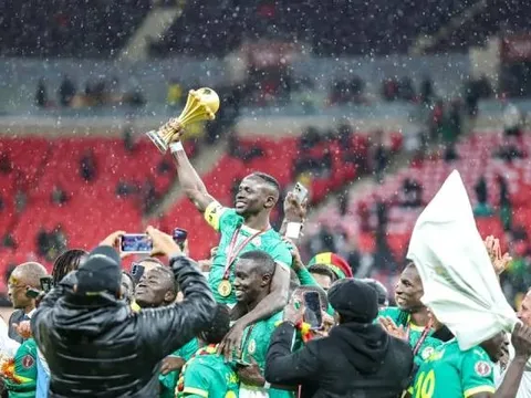 Senegal ôm cúp AFCON không trả, tố CAF tham nhũng