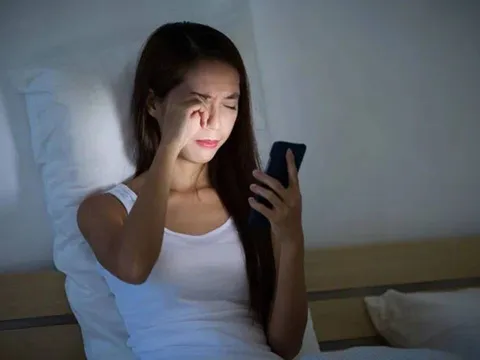 Ngủ muộn mấy giờ mới tính là thức khuya? Sự thật không phải 11 hay 12 giờ đêm