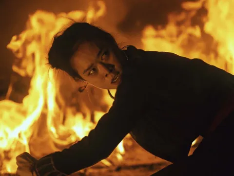 Em út “Tee Yod: Quỷ Ăn Tạng” Nina Nutthacha Padovan lại gây sốt trong teaser trailer Phí Phông: Quỷ Máu Rừng Thiêng