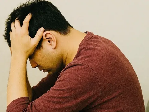 Thanh niên bị loét môi nghĩ do nhiệt miệng, không ngờ phát hiện bệnh “nghe tên đã sợ” lây từ bạn trai