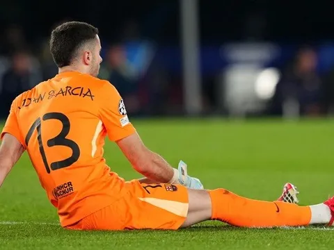 Thắng lớn Newcastle, Barca mất thủ môn Joan Garcia