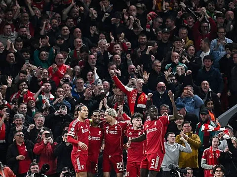 Cơn mưa bàn thắng che mờ thực tế phũ phàng của Liverpool