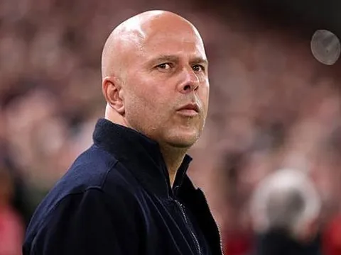 Sơ đồ 4-2-2-2 lạ lẫm giúp Arne Slot giải cứu Liverpool