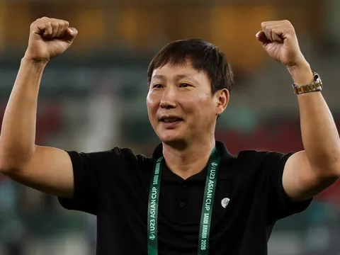 Tuyển VN đoạt vé Asian Cup, FIFA gọi thầy Kim là phù thủy