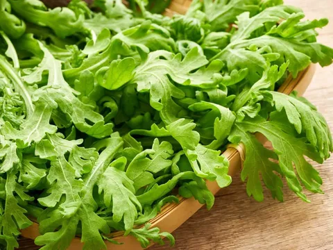 5 nhóm người nên thường xuyên ăn rau cải cúc