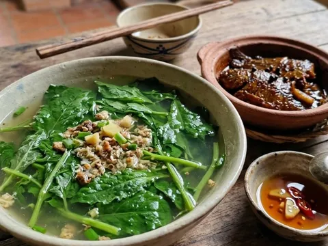 Loại rau dại mọc đầy bờ mương bỗng “lên đời” thành đặc sản, ai ăn thử cũng mê vì vị lạ