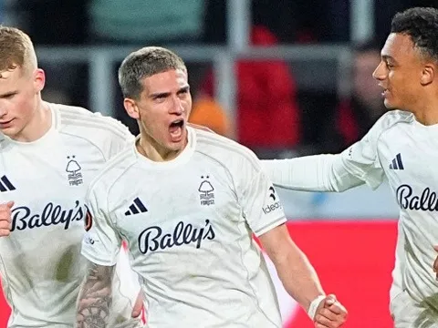 Hạ Midtjylland ở loạt luân lưu, Nottingham vào tứ kết Europa League